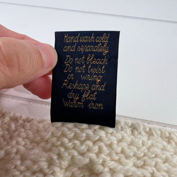 Paul James Wool Cable knit V-neck Sweater women’s size medium - Picture 6 of 7